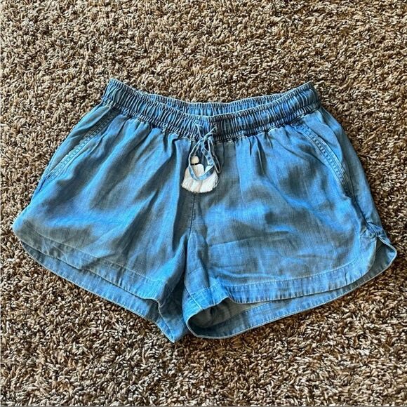 Vineyard Vines Chambray Pull-On Shorts - Picture 1 of 16